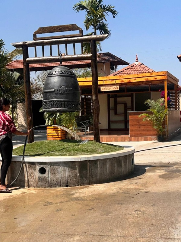 Bombe Resort : Corporate Outing And Family Stay